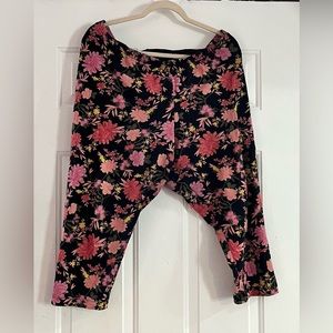 Floral capri leggings